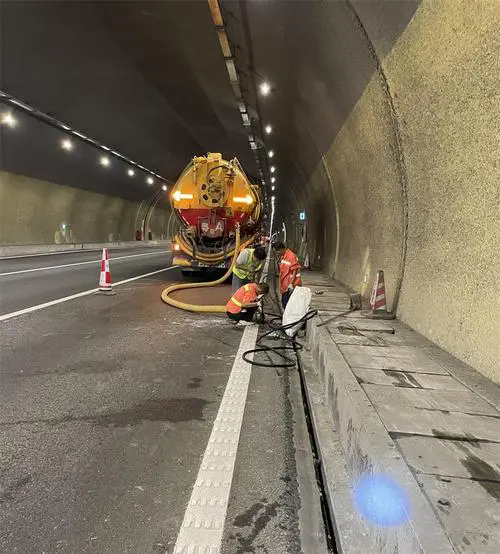 襄垣隧道排水渠清淤